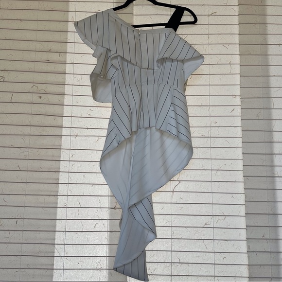 Self Portrait Mono Striped Ruffle Cold Shoulder Top Size 4 - Picture 11 of 16